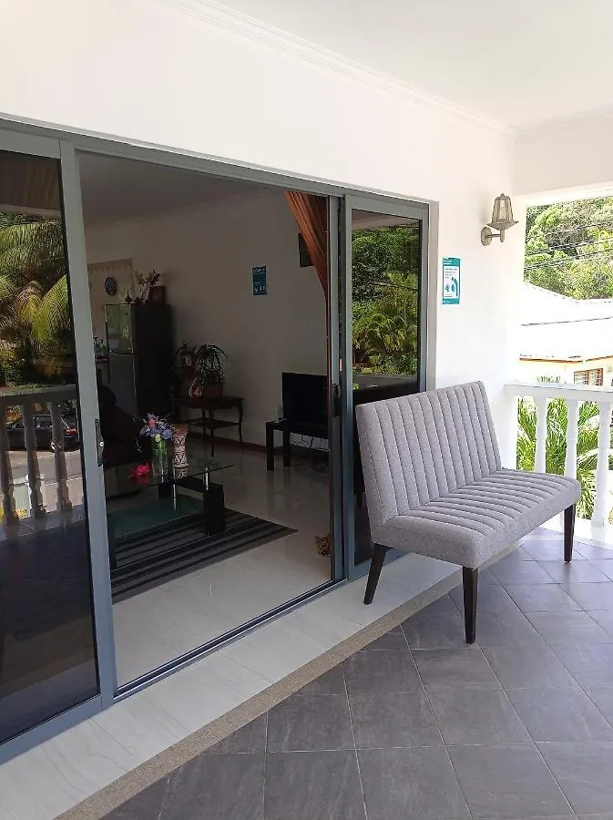 Les Forbans SelfCatering Apartment Takamaka