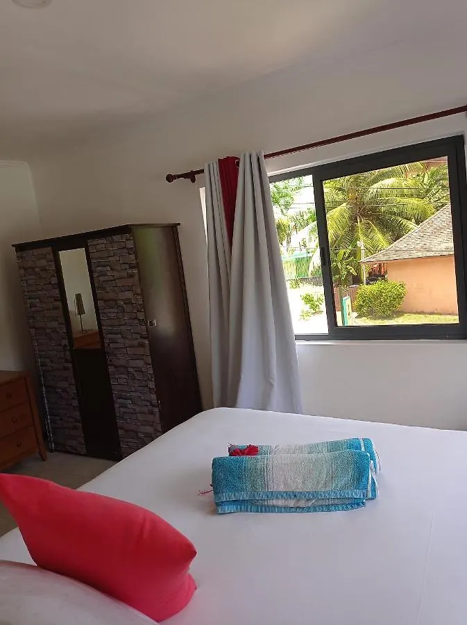 Les Forbans SelfCatering Apartment Takamaka