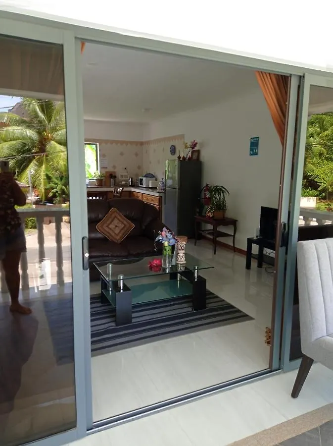 Les Forbans SelfCatering Apartment Takamaka