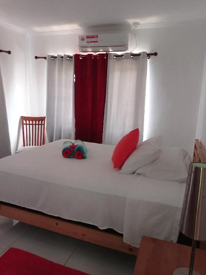 Les Forbans SelfCatering Apartment Takamaka